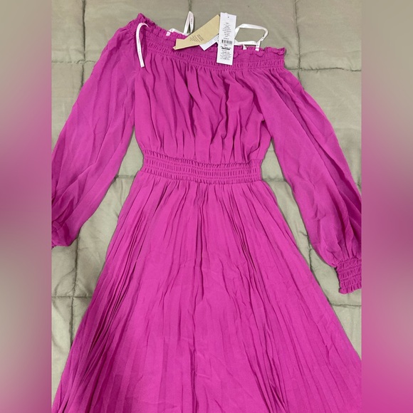 Forever New Taylor Off Shoulder Midi Dress - Picture 7 of 8